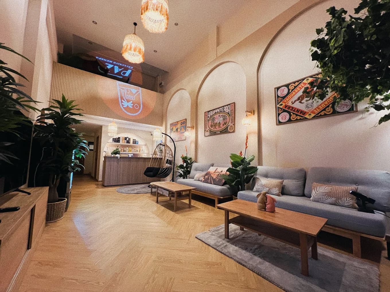 ภาพถ่ายแสดงการตกแต่งภายนอก ภายใน พนักงาน และบรรยากาศของPAZO SPA