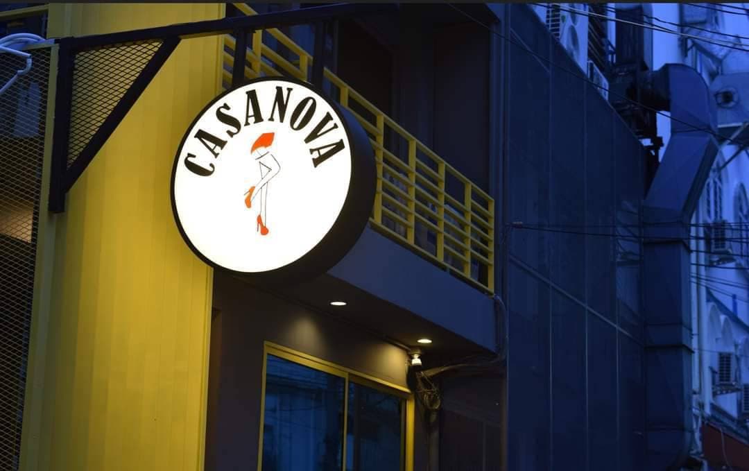 ภาพถ่ายแสดงการตกแต่งภายนอก ภายใน พนักงาน และบรรยากาศของCasanova คาสโนวา