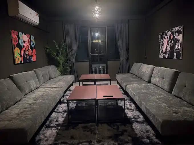 ภาพถ่ายแสดงการตกแต่งภายนอก ภายใน พนักงาน และบรรยากาศของXO Spa